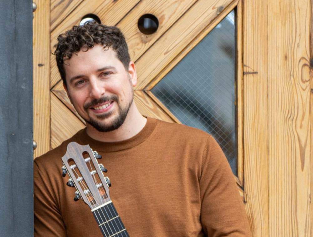 Javier Lucío García with his guitar.