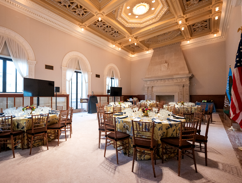 Una cena en el Salón Hubbard.