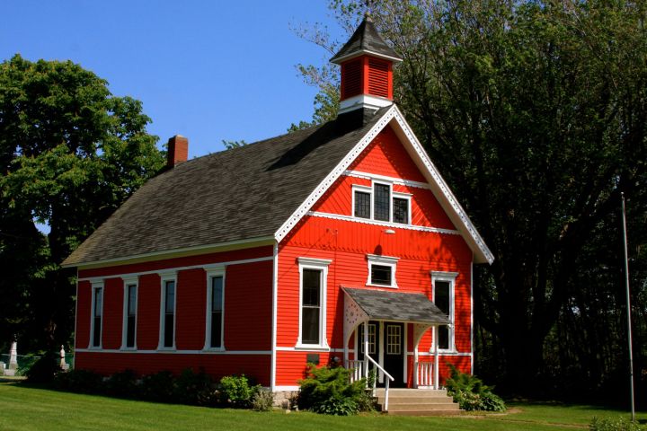 Picture of a school house.