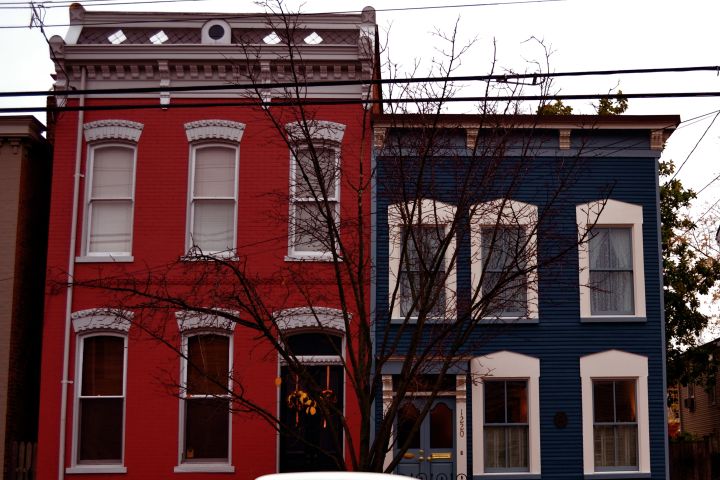 Picture of buildings and a car.