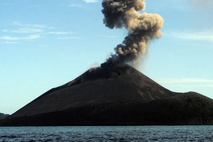 Picture of a volcano.