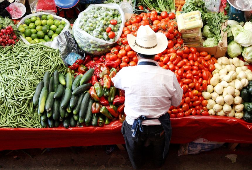 Neighborhood food stand hispanic hi-res stock photography and