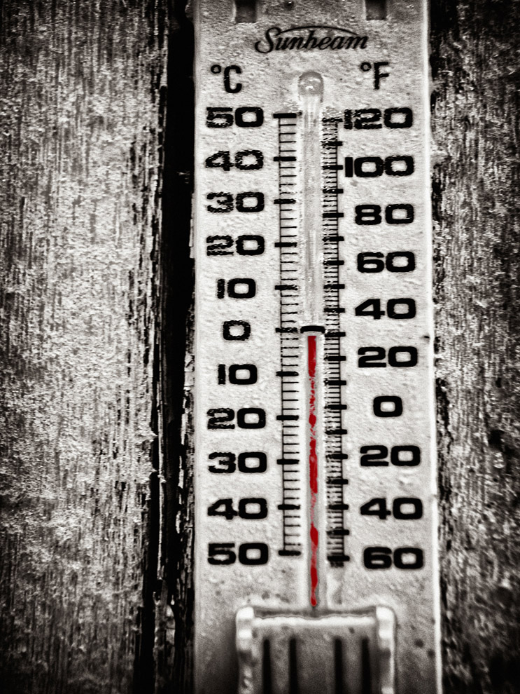 https://images.nationalgeographic.org/image/upload/v1638887315/EducationHub/photos/frozen-thermometer.jpg